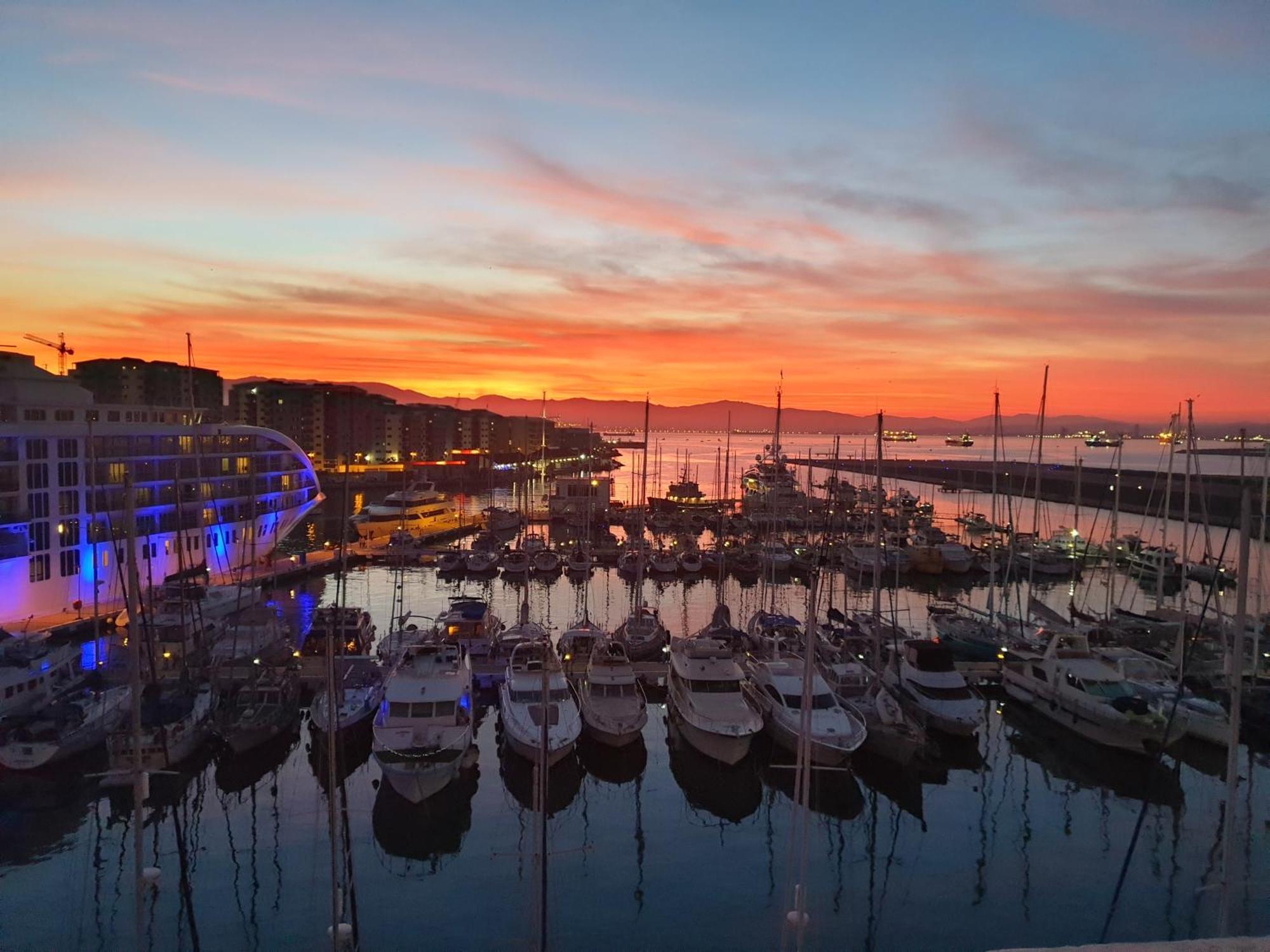 Luxury Yacht Stay "White Dove" Sleeps 6 Gibraltar Exterior photo